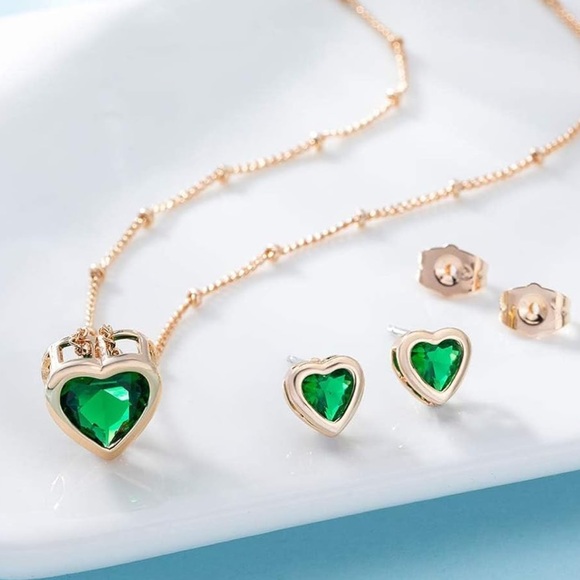 NEW 14K Gold Plated Heart Pendant Jewelry Set - Picture 1 of 1